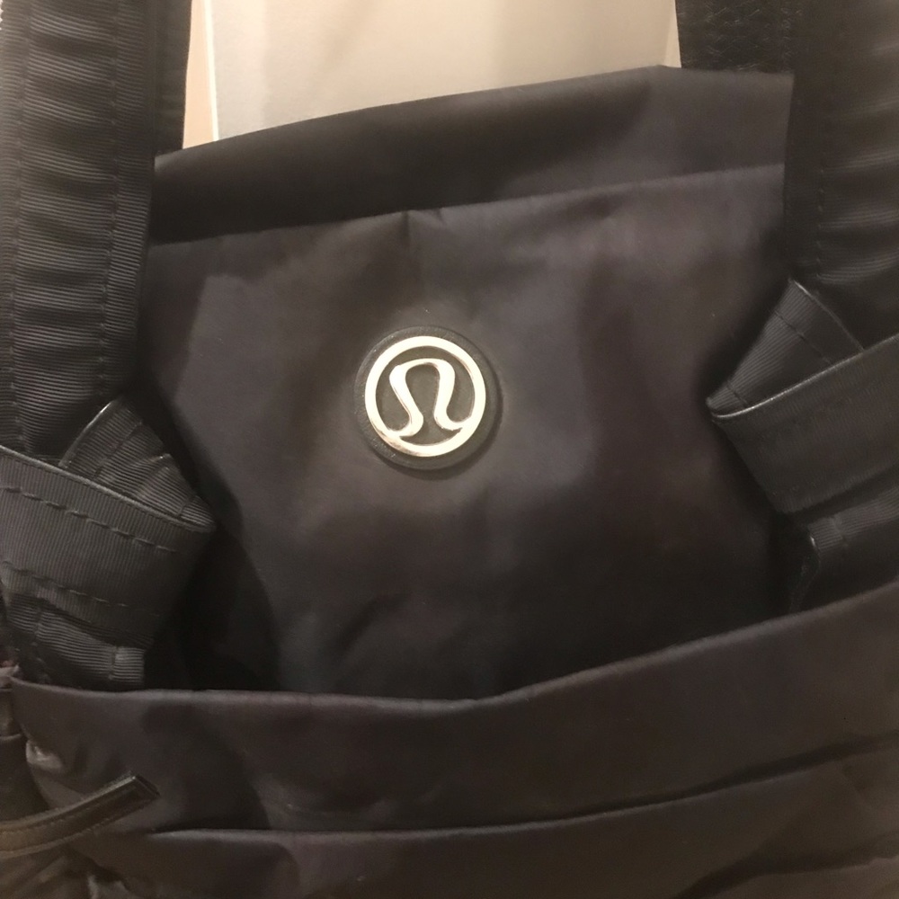 Lululemon triumphant bag - Picture 5 of 15